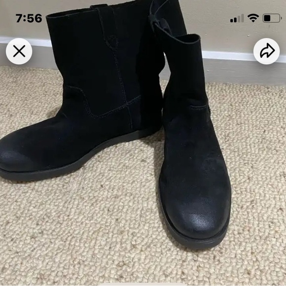 New soft leather Uggs stylish Josefene short boot - Picture 4 of 6